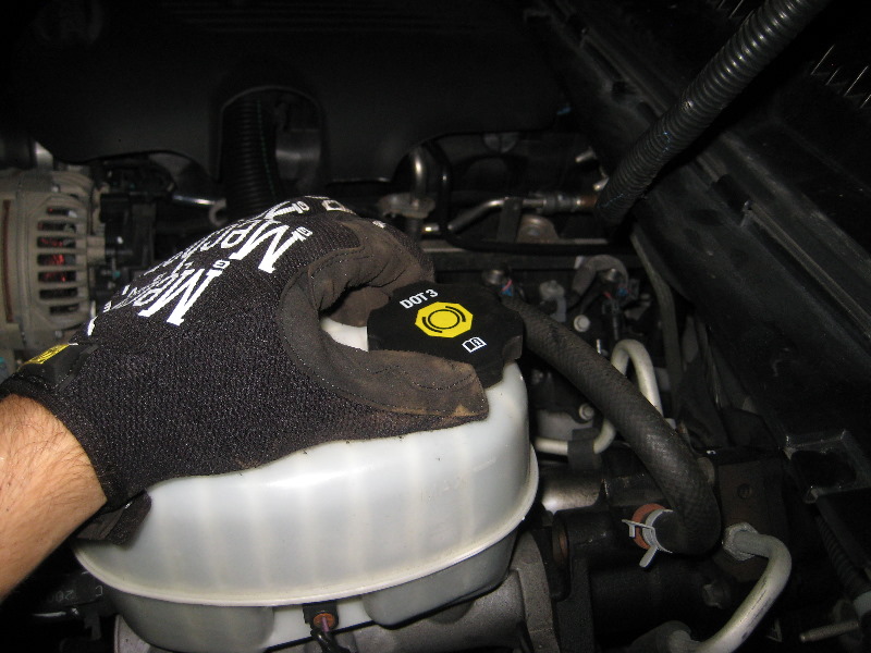 2000-2006-GM-Chevrolet-Tahoe-Front-Brake-Pads-Rotors-Replacement-Guide-026