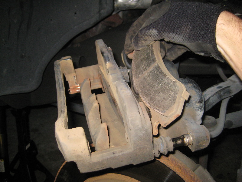 2000-2006-GM-Chevrolet-Tahoe-Front-Brake-Pads-Rotors-Replacement-Guide-029