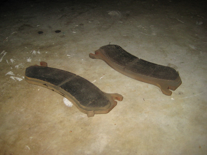 2000-2006-GM-Chevrolet-Tahoe-Front-Brake-Pads-Rotors-Replacement-Guide-031