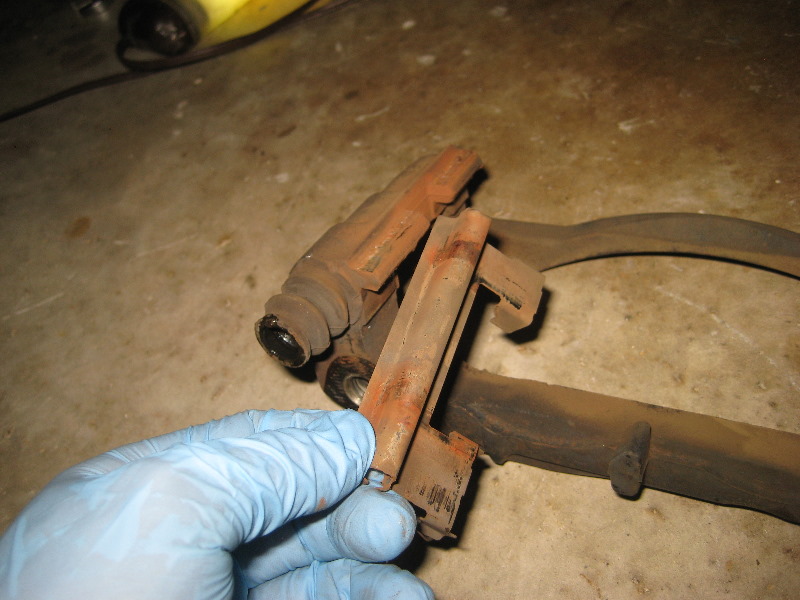 2000-2006-GM-Chevrolet-Tahoe-Front-Brake-Pads-Rotors-Replacement-Guide-035