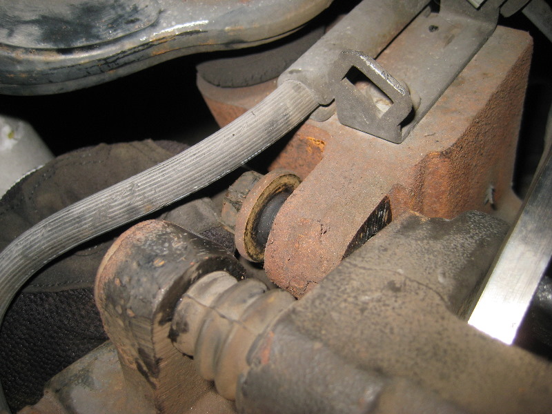 2000-2006-GM-Chevrolet-Tahoe-Front-Brake-Pads-Rotors-Replacement-Guide-051