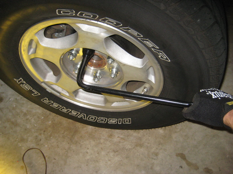 2000-2006-GM-Chevrolet-Tahoe-Front-Brake-Pads-Rotors-Replacement-Guide-063