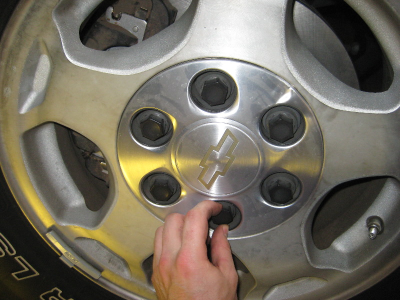 2000-2006-GM-Chevrolet-Tahoe-Front-Brake-Pads-Rotors-Replacement-Guide-065