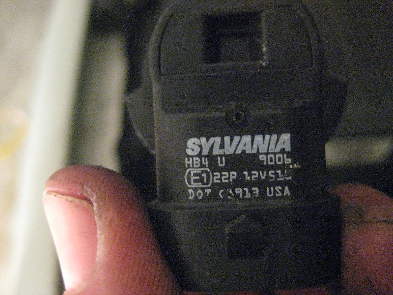 2000-2006-GM-Chevrolet-Tahoe-Headlight-Bulbs-Replacement-Guide-015