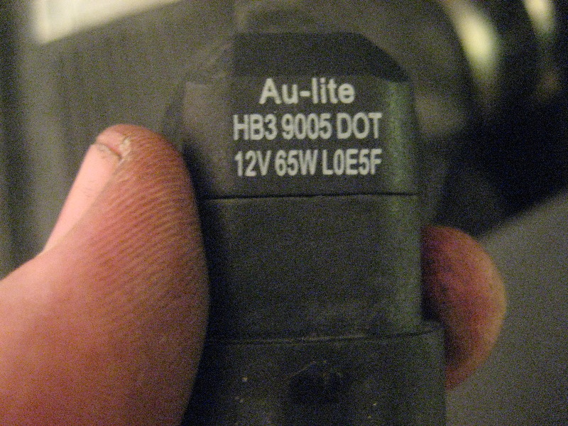 2000-2006-GM-Chevrolet-Tahoe-Headlight-Bulbs-Replacement-Guide-022