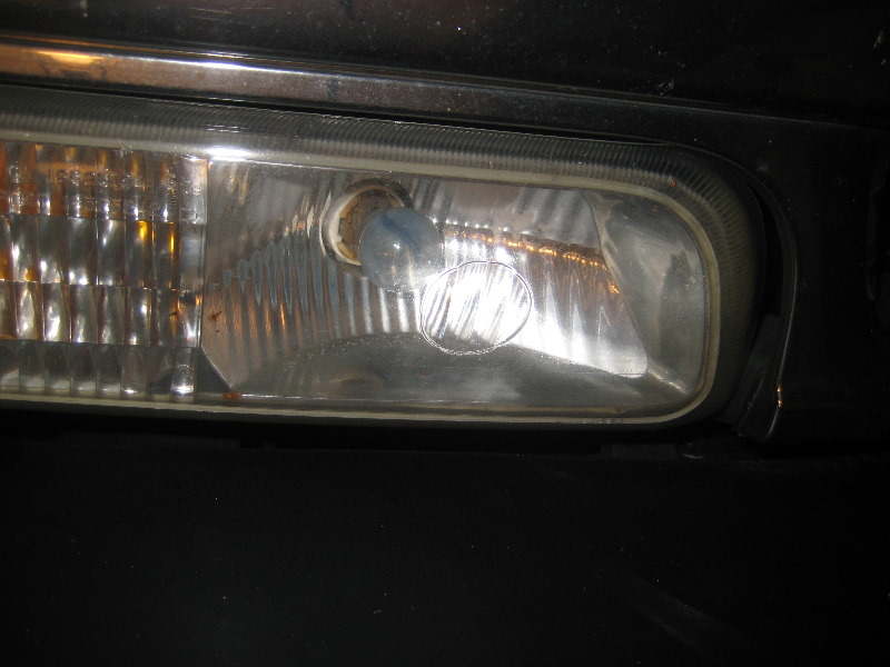2000-2006-GM-Chevrolet-Tahoe-Headlight-Bulbs-Replacement-Guide-026