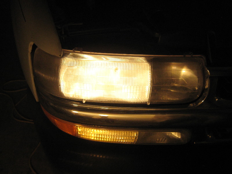 2000-2006-GM-Chevrolet-Tahoe-Headlight-Bulbs-Replacement-Guide-041