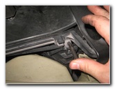 2000-2006-GM-Chevrolet-Tahoe-Headlight-Bulbs-Replacement-Guide-005