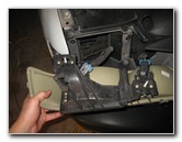 2000-2006-GM-Chevrolet-Tahoe-Headlight-Bulbs-Replacement-Guide-009