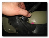 2000-2006-GM-Chevrolet-Tahoe-Headlight-Bulbs-Replacement-Guide-010