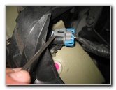 2000-2006-GM-Chevrolet-Tahoe-Headlight-Bulbs-Replacement-Guide-012