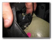 2000-2006-GM-Chevrolet-Tahoe-Headlight-Bulbs-Replacement-Guide-017