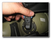 2000-2006-GM-Chevrolet-Tahoe-Headlight-Bulbs-Replacement-Guide-019