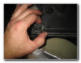 2000-2006-GM-Chevrolet-Tahoe-Headlight-Bulbs-Replacement-Guide-039