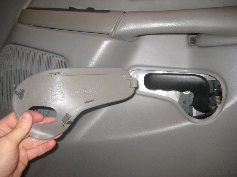 2000-2006-GM-Chevrolet-Tahoe-Interior-Door-Panel-Removal-Guide-007