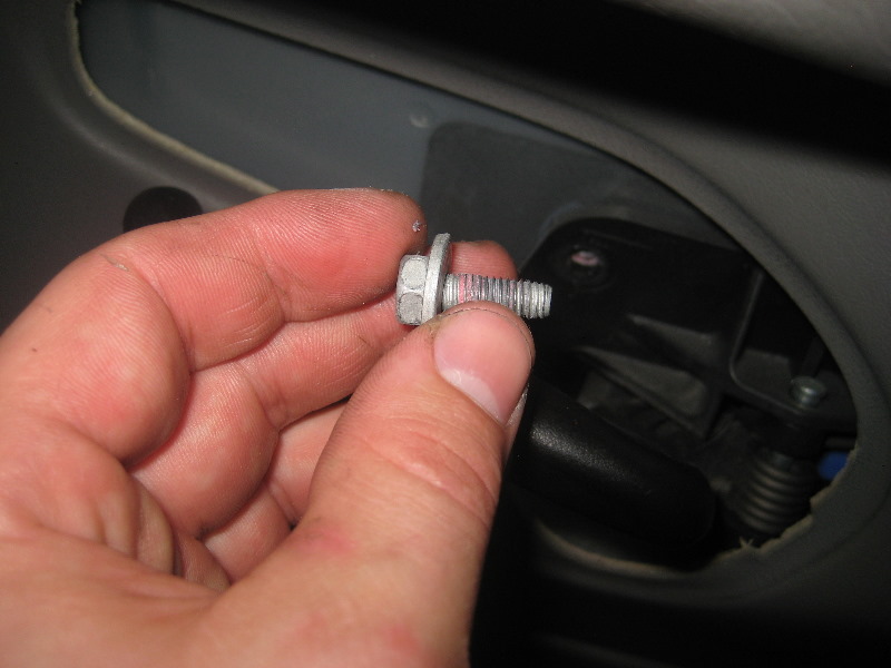 2000-2006-GM-Chevrolet-Tahoe-Interior-Door-Panel-Removal-Guide-011