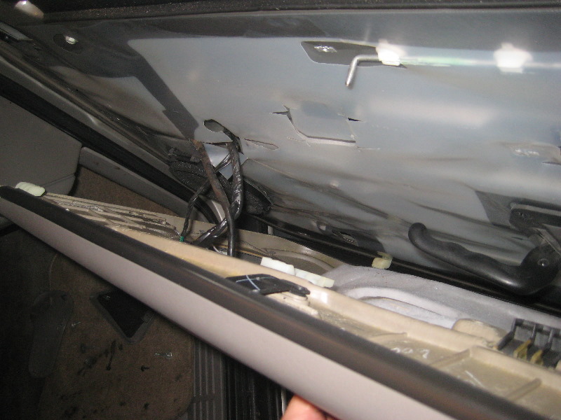 2000-2006-GM-Chevrolet-Tahoe-Interior-Door-Panel-Removal-Guide-023
