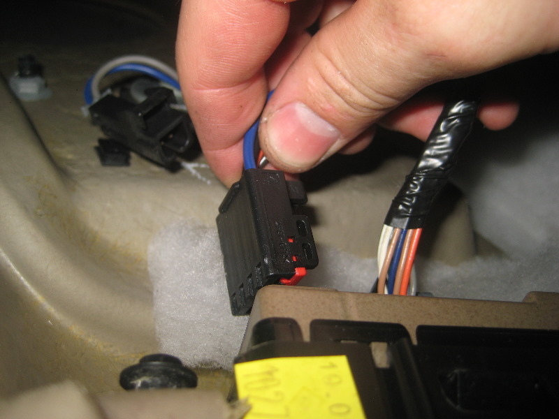 2000-2006-GM-Chevrolet-Tahoe-Interior-Door-Panel-Removal-Guide-029