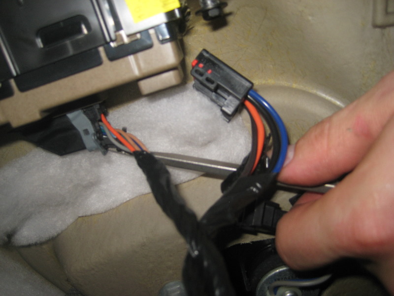 2000-2006-GM-Chevrolet-Tahoe-Interior-Door-Panel-Removal-Guide-031