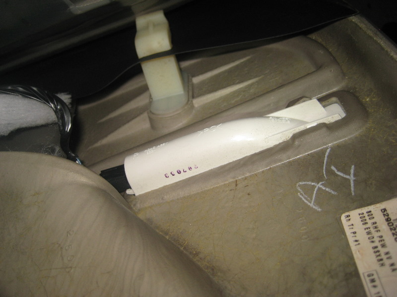 2000-2006-GM-Chevrolet-Tahoe-Interior-Door-Panel-Removal-Guide-034