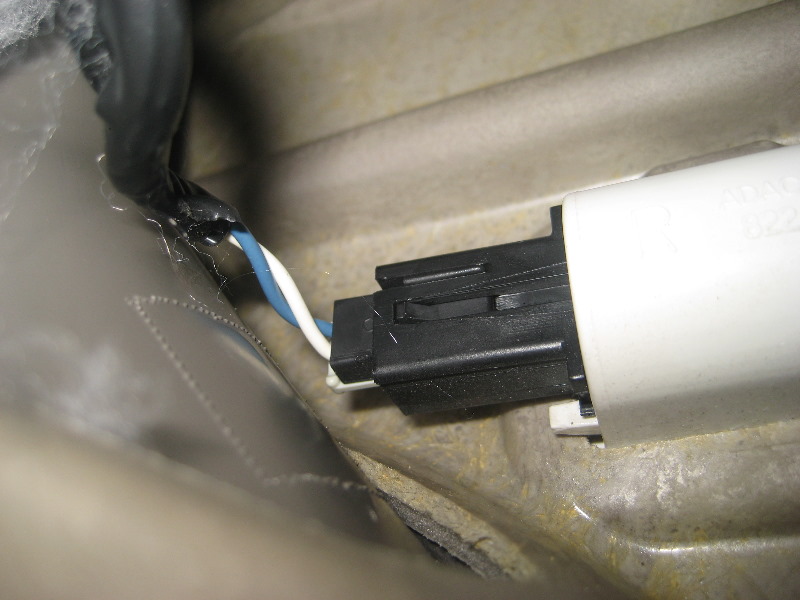 2000-2006-GM-Chevrolet-Tahoe-Interior-Door-Panel-Removal-Guide-035