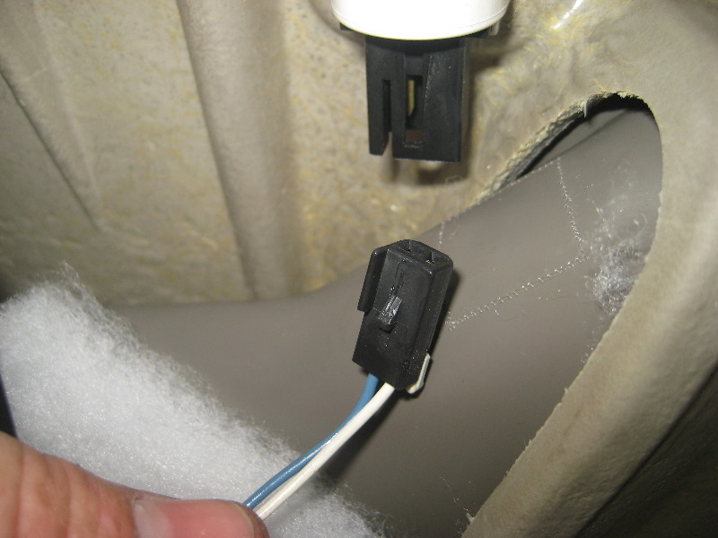 2000-2006-GM-Chevrolet-Tahoe-Interior-Door-Panel-Removal-Guide-036