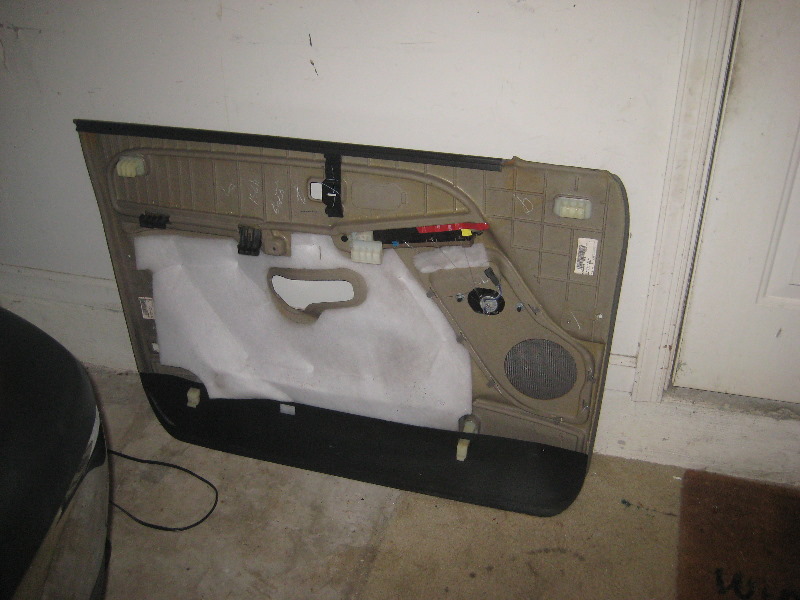 2000-2006-GM-Chevrolet-Tahoe-Interior-Door-Panel-Removal-Guide-039