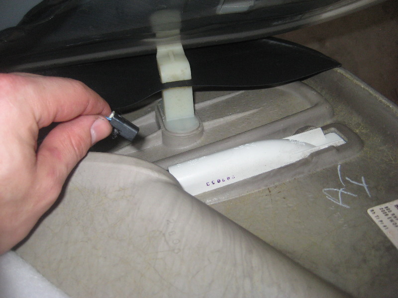 2000-2006-GM-Chevrolet-Tahoe-Interior-Door-Panel-Removal-Guide-042