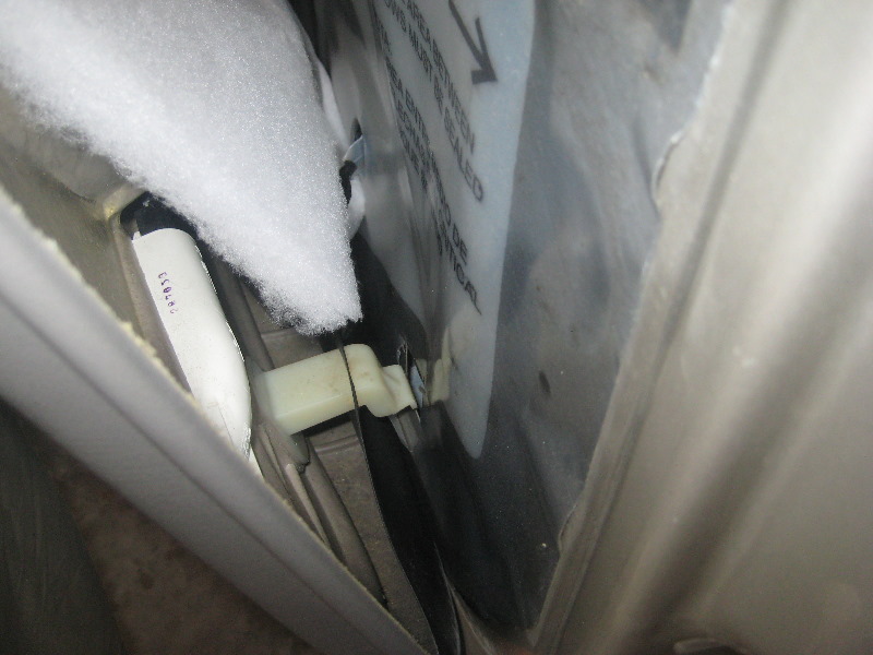 2000-2006-GM-Chevrolet-Tahoe-Interior-Door-Panel-Removal-Guide-044