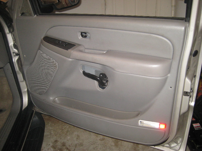 2000-2006-GM-Chevrolet-Tahoe-Interior-Door-Panel-Removal-Guide-045