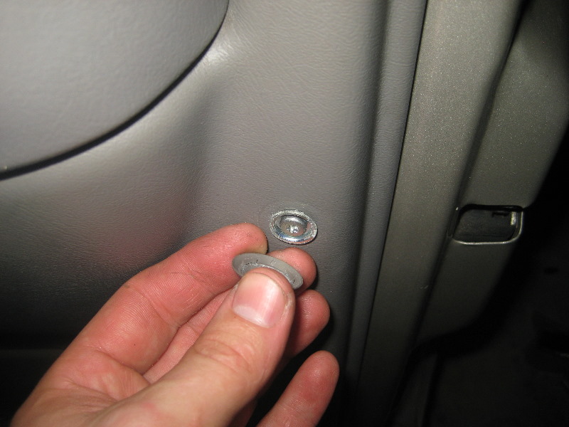 2000-2006-GM-Chevrolet-Tahoe-Interior-Door-Panel-Removal-Guide-056