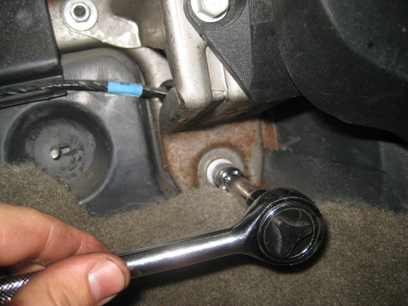 2000-2006-GM-Chevrolet-Tahoe-Intermediate-Steering-Shaft-Replacement-Guide-006