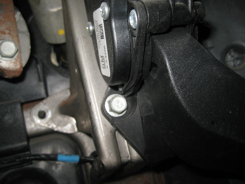 2000-2006-GM-Chevrolet-Tahoe-Intermediate-Steering-Shaft-Replacement-Guide-008