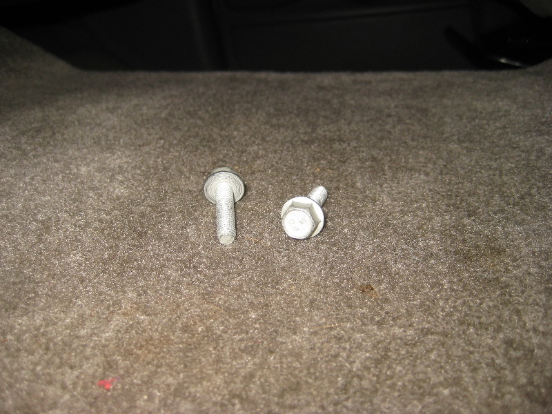 2000-2006-GM-Chevrolet-Tahoe-Intermediate-Steering-Shaft-Replacement-Guide-010