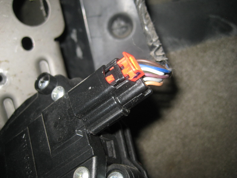 2000-2006-GM-Chevrolet-Tahoe-Intermediate-Steering-Shaft-Replacement-Guide-013