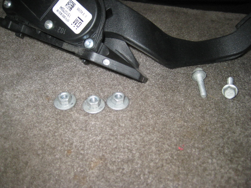 2000-2006-GM-Chevrolet-Tahoe-Intermediate-Steering-Shaft-Replacement-Guide-018