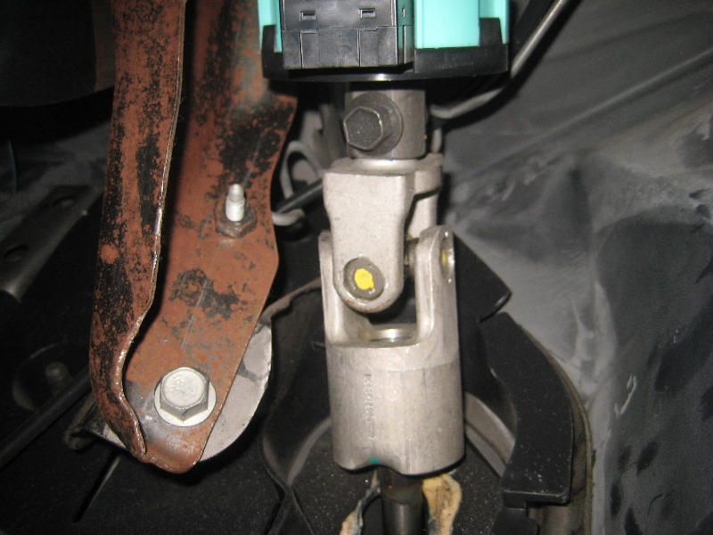 2000-2006-GM-Chevrolet-Tahoe-Intermediate-Steering-Shaft-Replacement-Guide-026