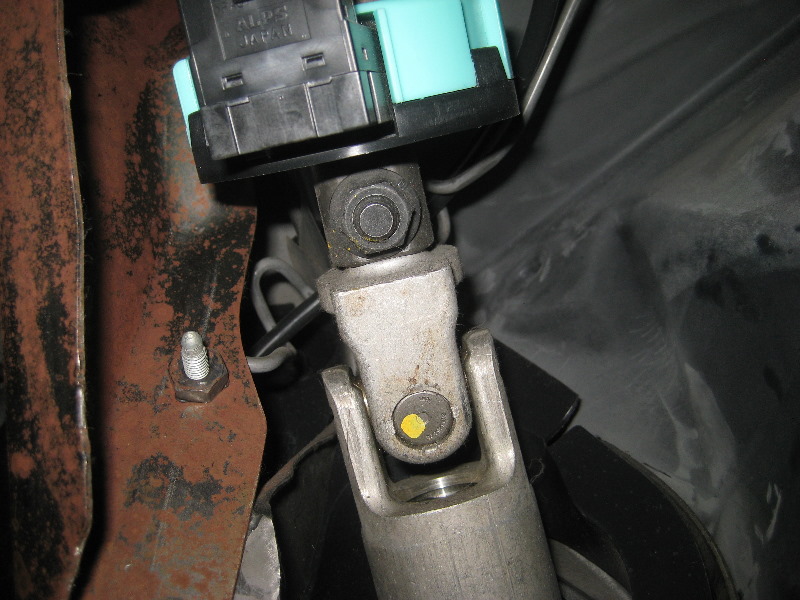 2000-2006-GM-Chevrolet-Tahoe-Intermediate-Steering-Shaft-Replacement-Guide-027