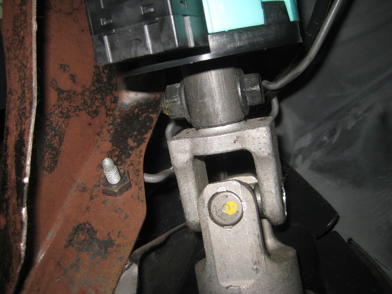 2000-2006-GM-Chevrolet-Tahoe-Intermediate-Steering-Shaft-Replacement-Guide-030