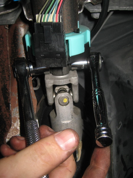 2000-2006-GM-Chevrolet-Tahoe-Intermediate-Steering-Shaft-Replacement-Guide-031