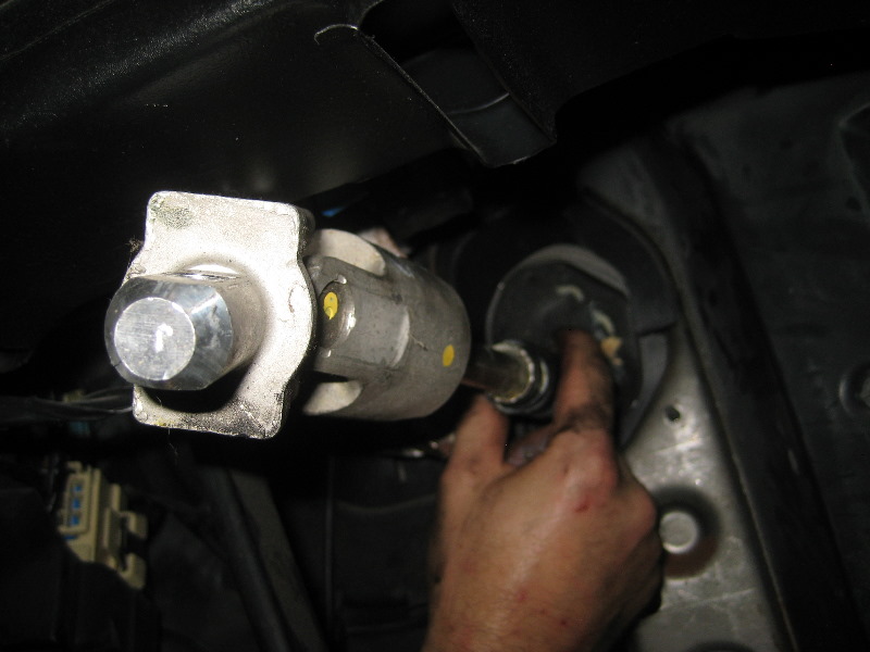 2000-2006-GM-Chevrolet-Tahoe-Intermediate-Steering-Shaft-Replacement-Guide-040