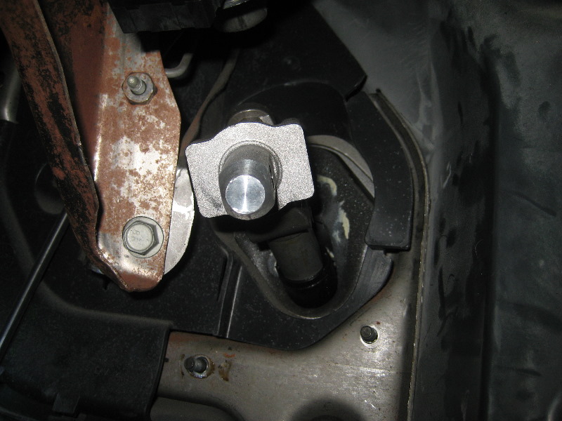 2000-2006-GM-Chevrolet-Tahoe-Intermediate-Steering-Shaft-Replacement-Guide-045