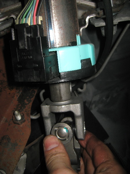 2000-2006-GM-Chevrolet-Tahoe-Intermediate-Steering-Shaft-Replacement-Guide-046