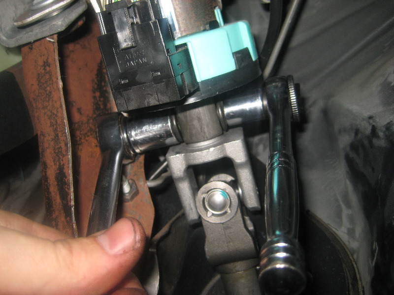 2000-2006-GM-Chevrolet-Tahoe-Intermediate-Steering-Shaft-Replacement-Guide-048