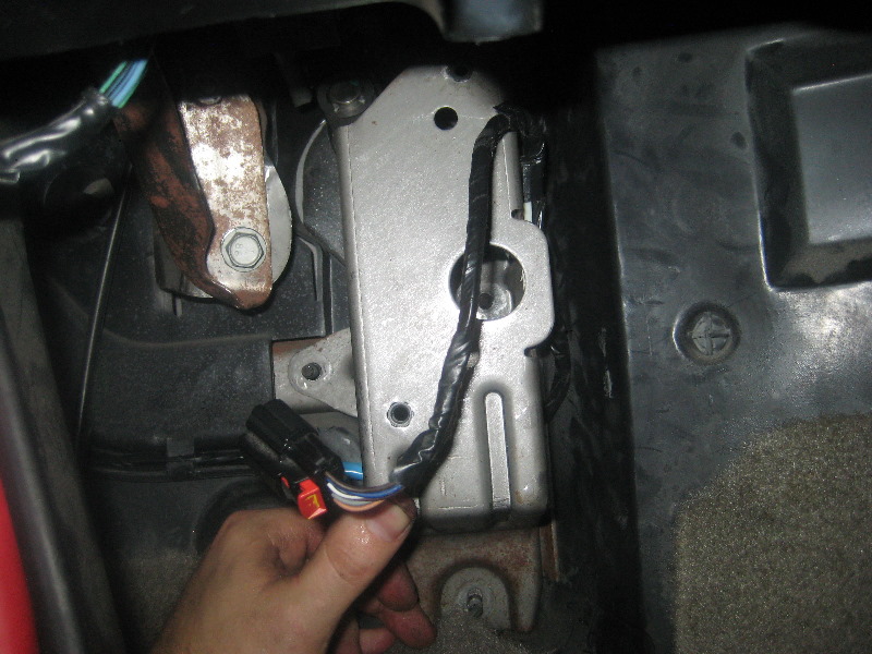 2000-2006-GM-Chevrolet-Tahoe-Intermediate-Steering-Shaft-Replacement-Guide-056