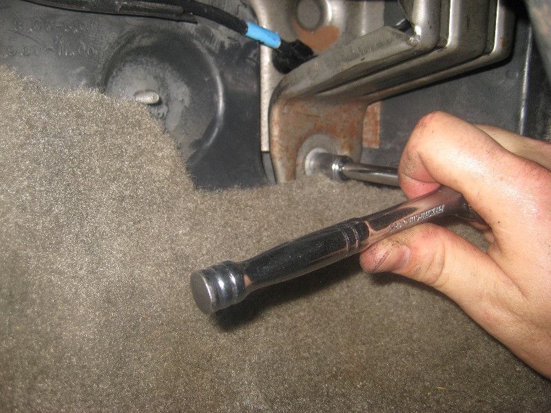 2000-2006-GM-Chevrolet-Tahoe-Intermediate-Steering-Shaft-Replacement-Guide-059