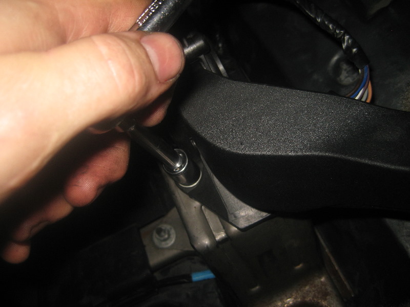 2000-2006-GM-Chevrolet-Tahoe-Intermediate-Steering-Shaft-Replacement-Guide-067