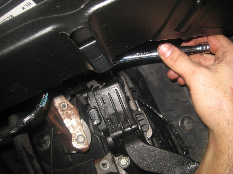 2000-2006-GM-Chevrolet-Tahoe-Intermediate-Steering-Shaft-Replacement-Guide-068