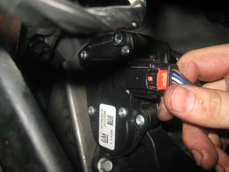 2000-2006-GM-Chevrolet-Tahoe-Intermediate-Steering-Shaft-Replacement-Guide-070