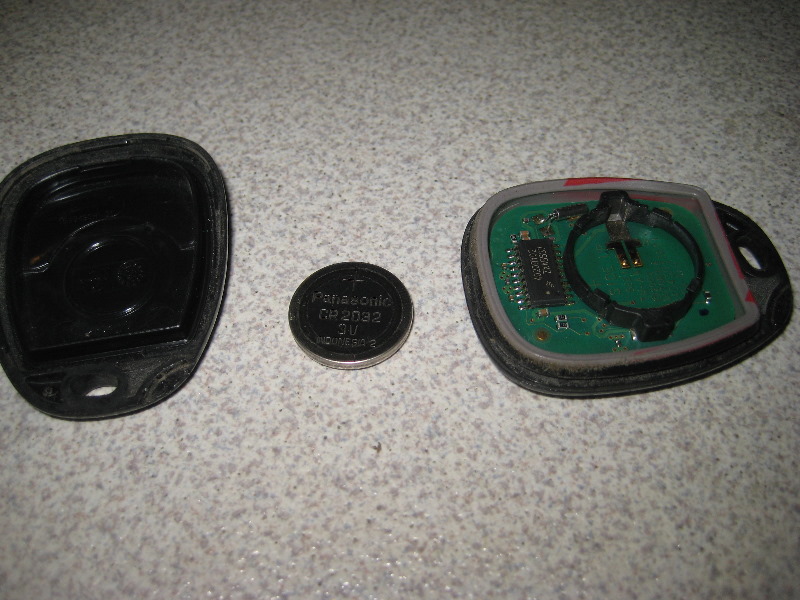2000-2006-GM-Chevrolet-Tahoe-Key-Fob-Battery-Replacement-Guide-006